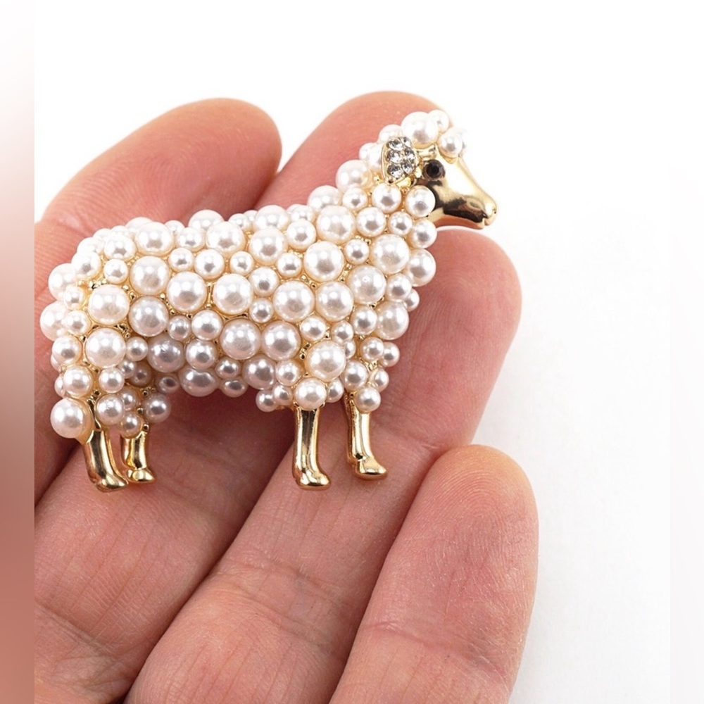 Pearled Sheep Brooch - Picture 3 of 3
